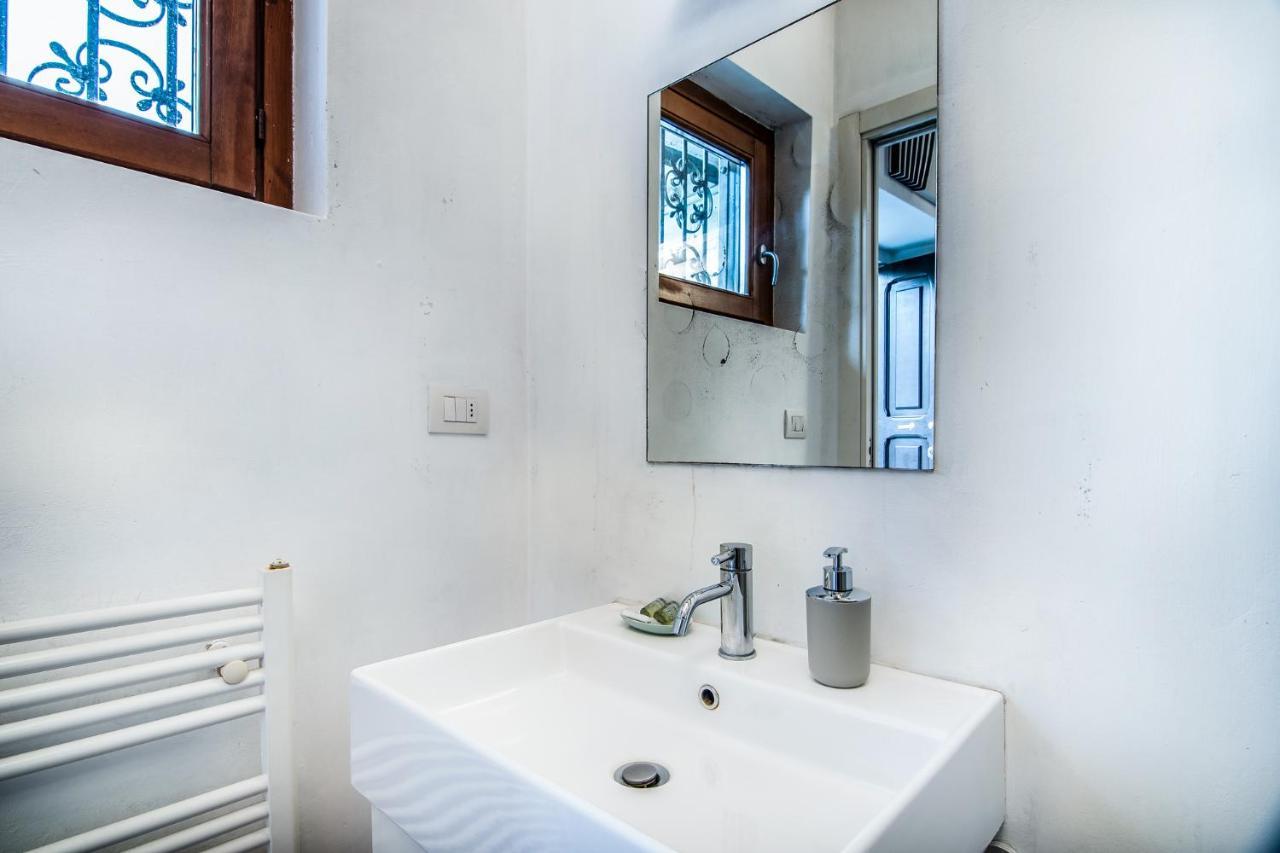 Secret Navigli Suite Milan Exterior photo